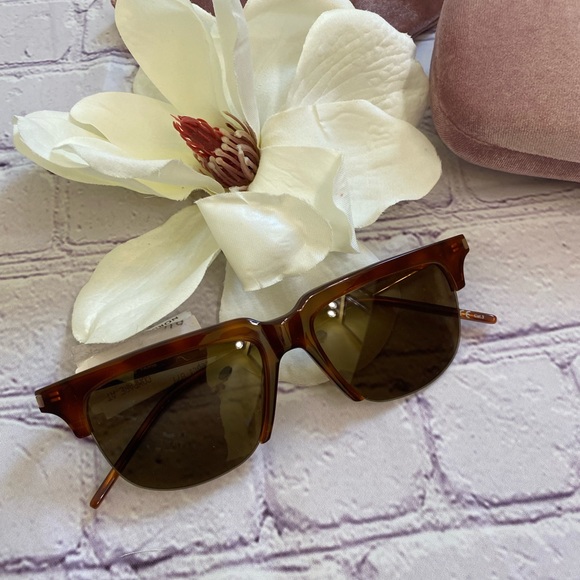 Yves St. Laurent sunglasses and Mui Mui case holder - Picture 4 of 11